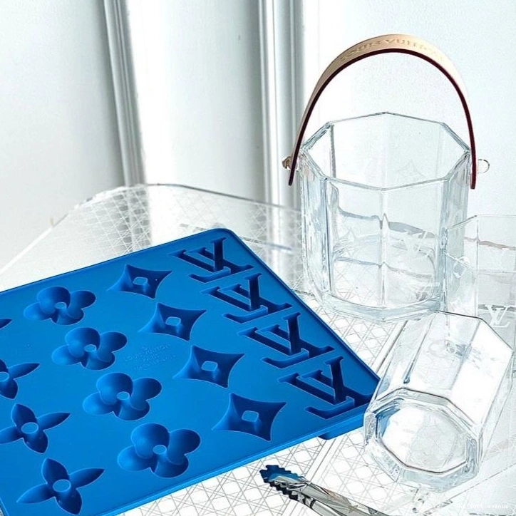 CUSTOM SET LV DRINKS 0815